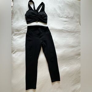ALO Yoga Wild Things Bra and High-Waist Airbrush Capri Leggings Set